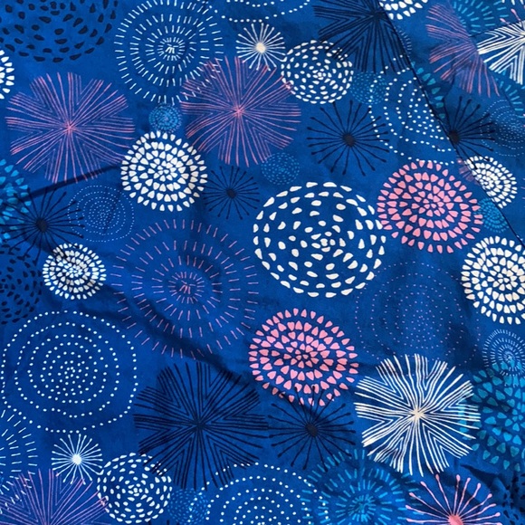 Scrub Top - Picture 2 of 3